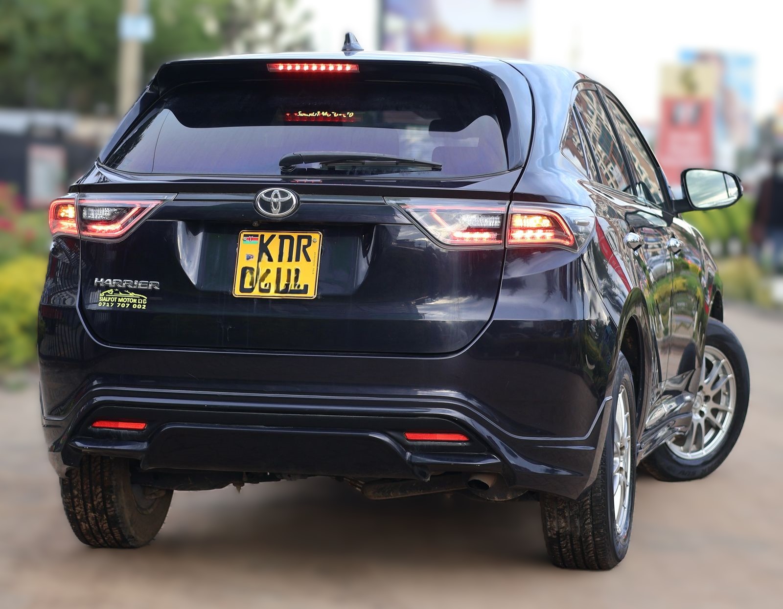 Toyota Harrier – Crossover SUV