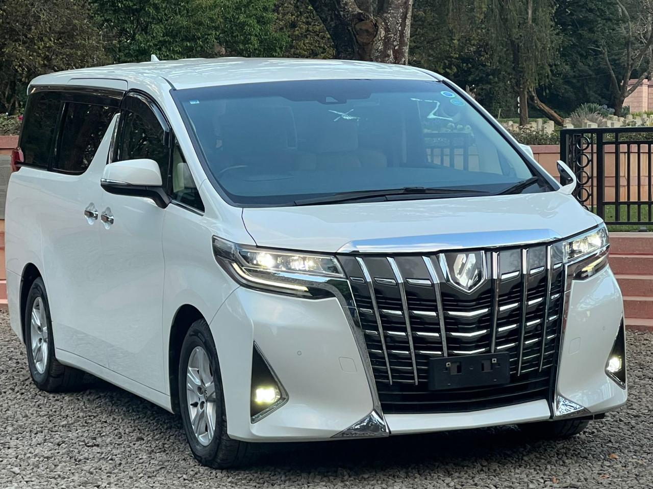 Toyota Vellfire – Executive MPV